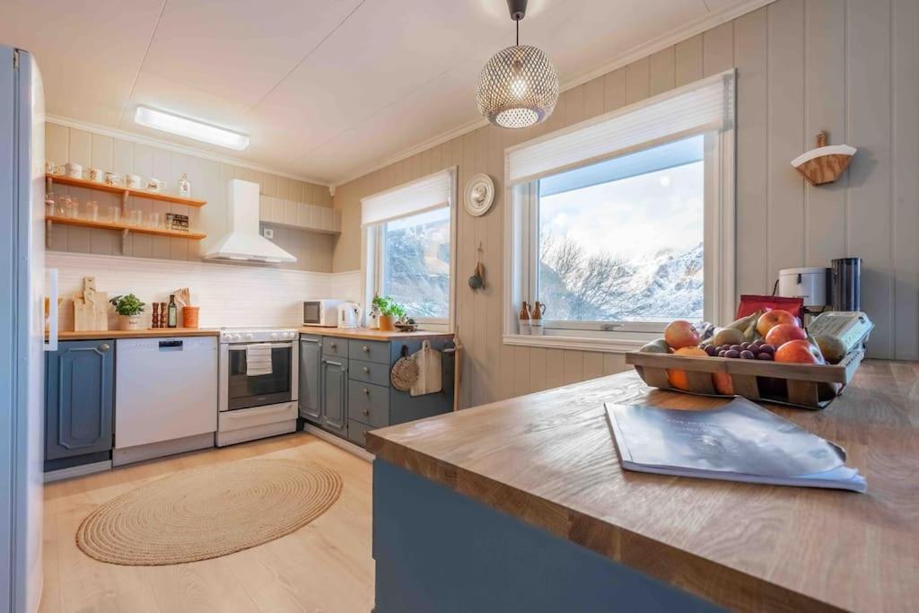 Вилла Sundet Lofoten Holiday House Sund  Экстерьер фото
